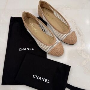 Chanel White and Beige Raffia Flats Size 38